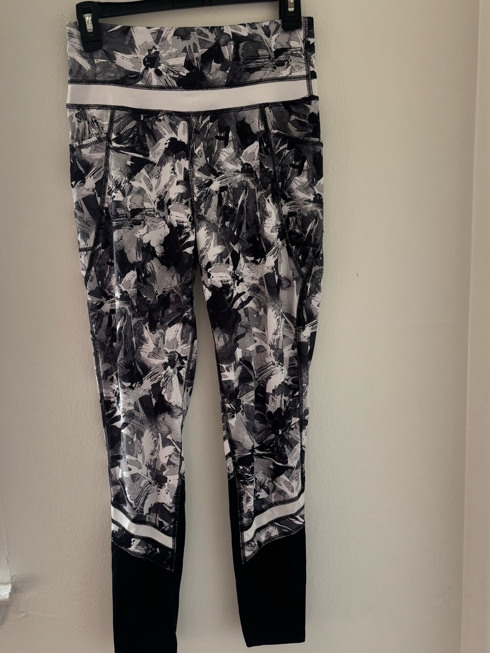 tek gear Black & White Floral Print Active Leggings